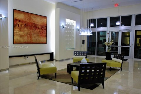 Condo in Miami, Florida, 1 bedroom  № 1888908 - photo 23