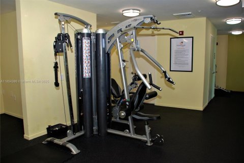 Condo in Miami, Florida, 1 bedroom  № 1888908 - photo 27