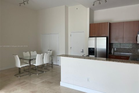 Condo in Miami, Florida, 1 bedroom  № 1888908 - photo 2