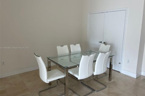 Condo in Miami, Florida, 1 bedroom  № 1888908 - photo 9