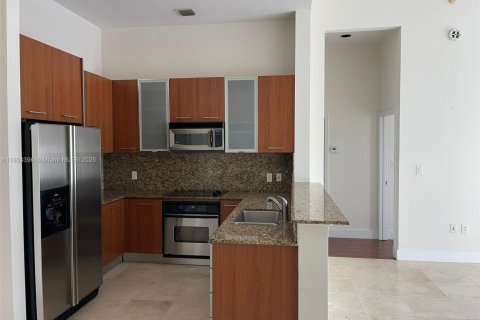 Condo in Miami, Florida, 1 bedroom  № 1888908 - photo 3