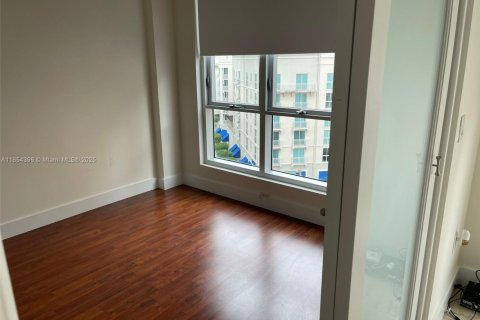 Condo in Miami, Florida, 1 bedroom  № 1888908 - photo 13