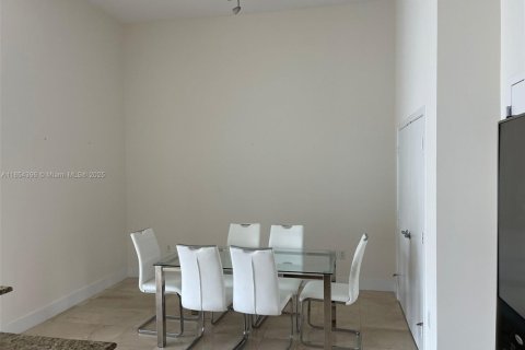 Condo in Miami, Florida, 1 bedroom  № 1888908 - photo 8