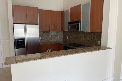 Condo in Miami, Florida, 1 bedroom  № 1888908 - photo 4