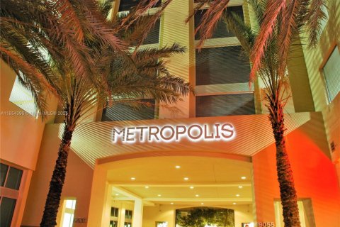 Condo in Miami, Florida, 1 bedroom  № 1888908 - photo 29