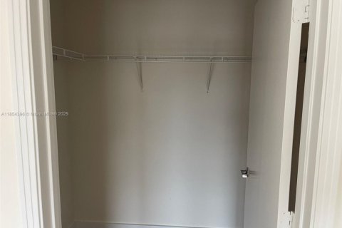 Condo in Miami, Florida, 1 bedroom  № 1888908 - photo 14