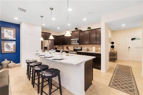 Townhouse in Kissimmee, Florida 5 bedrooms, 210.42 sq.m. № 1554268 - photo 2