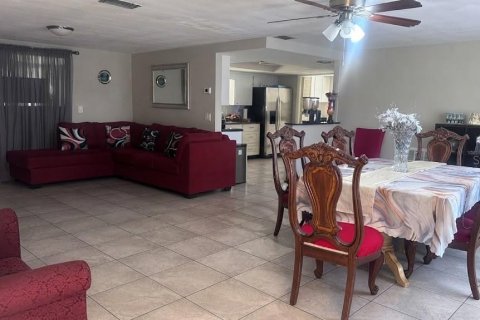 Villa ou maison à vendre à Port Richey, Floride: 2 chambres, 134.52 m2 № 2398634 - photo 8