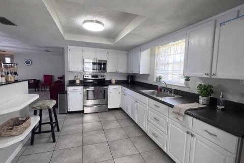 Villa ou maison à vendre à Port Richey, Floride: 2 chambres, 134.52 m2 № 2398634 - photo 4