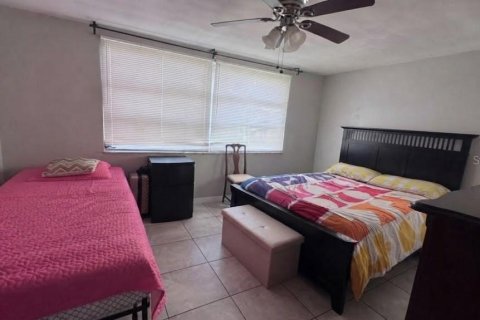 Villa ou maison à vendre à Port Richey, Floride: 2 chambres, 134.52 m2 № 2398634 - photo 10