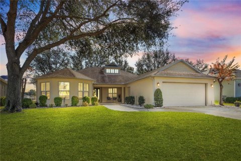 House in Leesburg, Florida 2 bedrooms, 207.64 sq.m. № 1567437 - photo 1