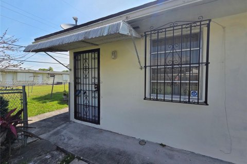 Commercial property in Miami, Florida 1 bedroom, 219.34 sq.m. № 2073698