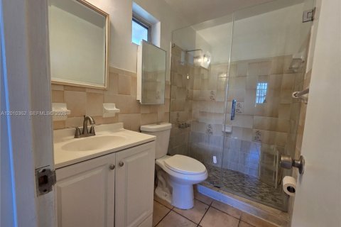 Commercial property in Miami, Florida 1 bedroom, 219.34 sq.m. № 2073698 - photo 6