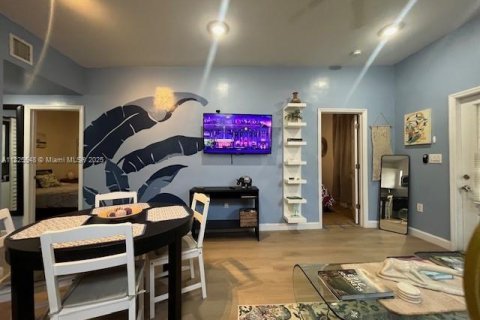 Casa en alquiler en Miami, Florida, 2 dormitorios, 83.61 m2 № 1809681 - foto 2