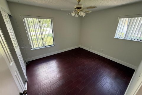 Townhouse in Tamarac, Florida 2 bedrooms, 110.93 sq.m. № 1891534 - photo 26