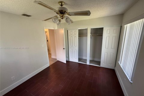 Townhouse in Tamarac, Florida 2 bedrooms, 110.93 sq.m. № 1891534 - photo 25