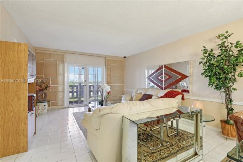 Copropriété à vendre à Hollywood, Floride: 2 chambres, 105.17 m2 № 2243928 - photo 29