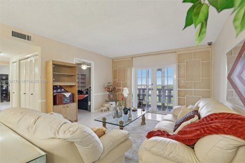 Copropriété à vendre à Hollywood, Floride: 2 chambres, 105.17 m2 № 2243928 - photo 2