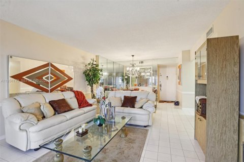 Copropriété à vendre à Hollywood, Floride: 2 chambres, 105.17 m2 № 2243928 - photo 4