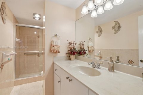 Copropriété à vendre à Hollywood, Floride: 2 chambres, 105.17 m2 № 2243928 - photo 12