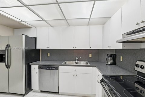 Copropriété à vendre à Hollywood, Floride: 2 chambres, 105.17 m2 № 2243928 - photo 10