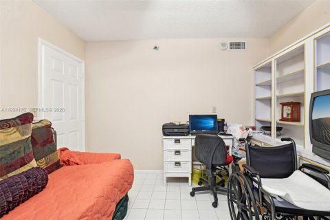 Copropriété à vendre à Hollywood, Floride: 2 chambres, 105.17 m2 № 2243928 - photo 25