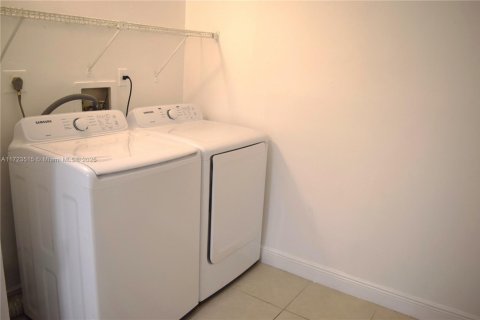 Condo in Tamarac, Florida, 2 bedrooms  № 1727081 - photo 8