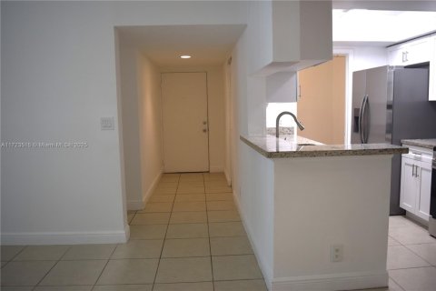Condo in Tamarac, Florida, 2 bedrooms  № 1727081 - photo 1