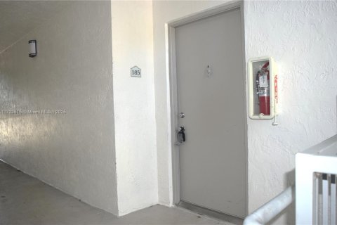 Condo in Tamarac, Florida, 2 bedrooms  № 1727081 - photo 22