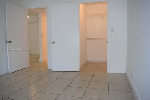 Condo in Tamarac, Florida, 2 bedrooms  № 1727081 - photo 14