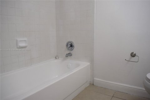 Condo in Tamarac, Florida, 2 bedrooms  № 1727081 - photo 20