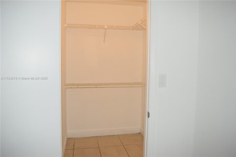 Condo in Tamarac, Florida, 2 bedrooms  № 1727081 - photo 17