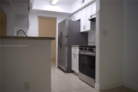 Condo in Tamarac, Florida, 2 bedrooms  № 1727081 - photo 6