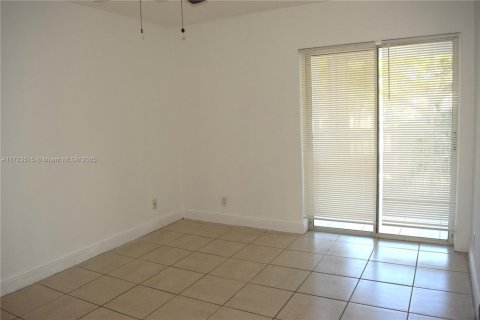 Condo in Tamarac, Florida, 2 bedrooms  № 1727081 - photo 12
