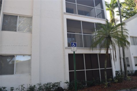 Condo in Tamarac, Florida, 2 bedrooms  № 1727081 - photo 25