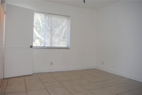 Condo in Tamarac, Florida, 2 bedrooms  № 1727081 - photo 18