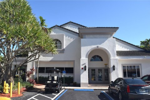 Condo in Tamarac, Florida, 2 bedrooms  № 1727081 - photo 29