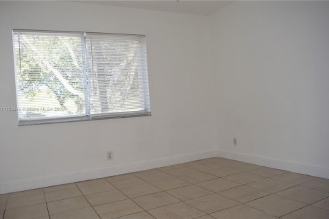 Condo in Tamarac, Florida, 2 bedrooms  № 1727081 - photo 19