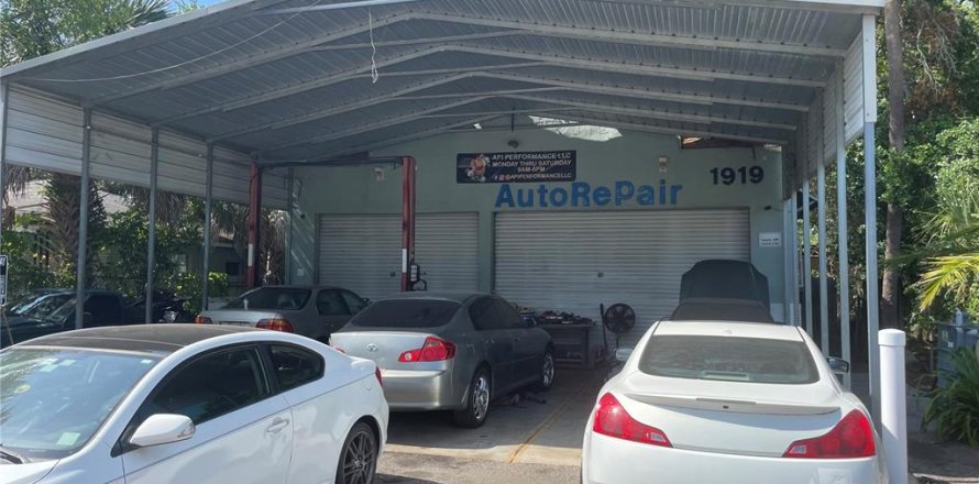 Commercial property in Tampa, Florida 110 sq.m. № 1275446