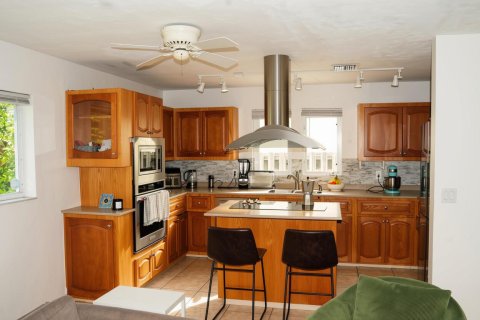 Villa ou maison à louer à Fort Lauderdale, Floride: 3 chambres, 106.84 m2 № 2300593 - photo 2