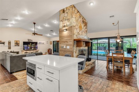 House in Homestead, Florida 4 bedrooms, 193.42 sq.m. № 2263449 - photo 9