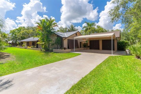 House in Homestead, Florida 4 bedrooms, 193.42 sq.m. № 2263449 - photo 3