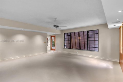 House in Homestead, Florida 4 bedrooms, 193.42 sq.m. № 2263449 - photo 15