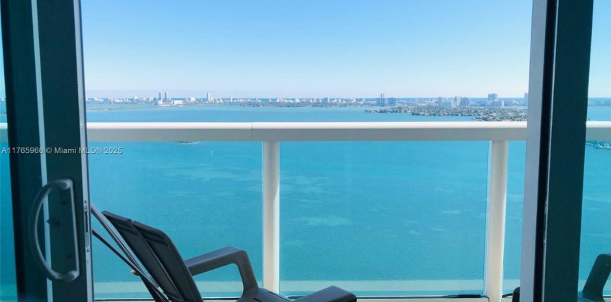 Condominio en Miami, Florida, 2 dormitorios № 1867279