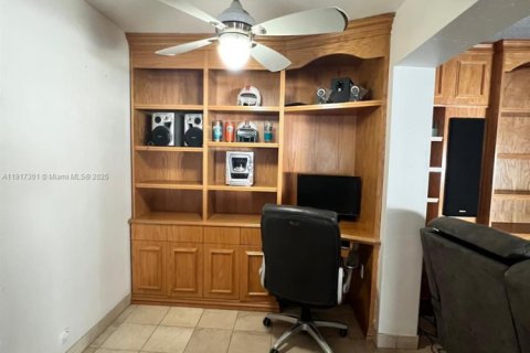 Casa en venta en Miami, Florida, 5 dormitorios, 201.04 m2 № 1972041 - foto 8