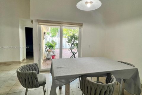 Casa en venta en Miami, Florida, 5 dormitorios, 201.04 m2 № 1972041 - foto 7