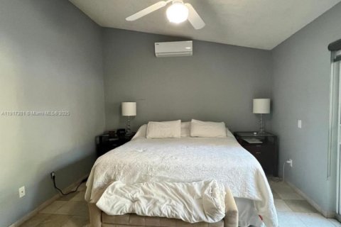 Casa en venta en Miami, Florida, 5 dormitorios, 201.04 m2 № 1972041 - foto 12