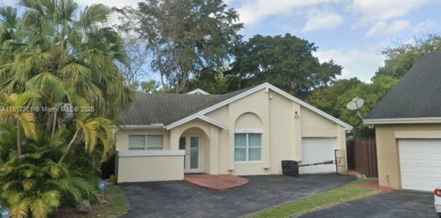 Casa en Miami, Florida 5 dormitorios, 201.04 m2 № 1972041