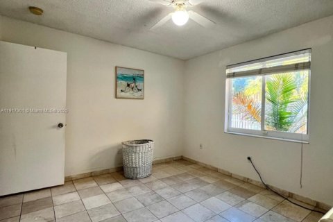 Casa en venta en Miami, Florida, 5 dormitorios, 201.04 m2 № 1972041 - foto 16