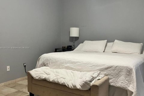 Casa en venta en Miami, Florida, 5 dormitorios, 201.04 m2 № 1972041 - foto 11